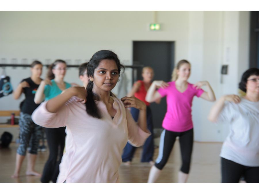 Impressionen beim Tanz aller Kulturen (Foto: © Bildungs- und Integrationszentrum, Kreis Paderborn, Johanna Leifeld)